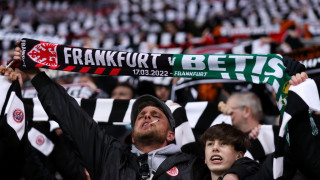 Айнтрахт Франкфурт се класира сред последните осем в турнира Лига