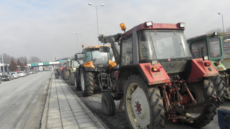 Зърнопроизводителите искат да карат тракторите си по пътищата срещу такса
