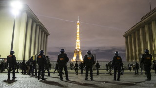 Правителството на Франция се опитва да успокои засилващия се гняв в