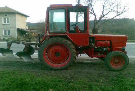Завод "Хан Кардам" с най-големия сервиз за трактори в България 