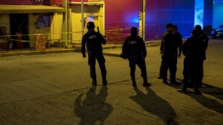 Единадесет души загинаха при палеж на бар в Мексико