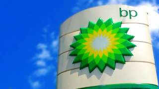 BP отчита първата си годишна загуба от десетилетие насам