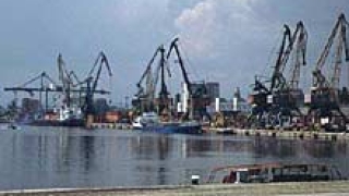 Нефтен разлив край Варненската корабостроителница