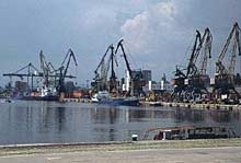 Пристанище Варна затворено за плавателни съдове