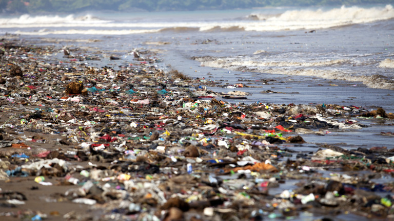 Близо 200 страни обещаха да спрат замърсяването на океана с пластмасови отпадъци