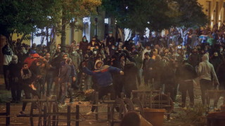 Десетки протестиращи се събраха в събота в ливанската столица Бейрут
