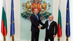 Радев удостои с орден „Стара планина“ деятел на българското малцинство в Сърбия 