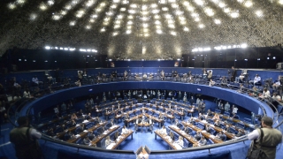 Сенатът на Бразилия гласува за продължаване на импийчмънта срещу Дилма Русеф