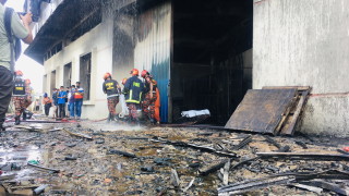 Пожар във вторник в шивашка фабрика и съседен химически склад