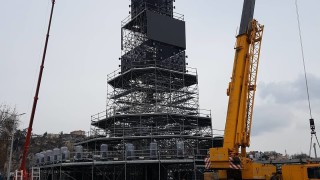 30-метрова кула се издигна в центъра на Пловдив