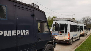 Полицаи и жандармеристи влязоха в имоти на ало измамници в Горна