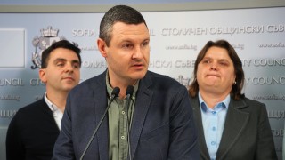 Общинският съветник от ПП ДБ Симеон Ставрев остро критикува опитите за
