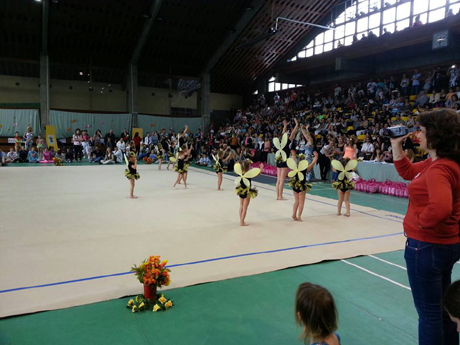 500 деца взеха участие в „Цветята на България"