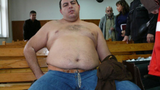 Отказаха лекар на Сумиста, той се просна на скамейката