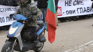 „Не сме LUK-ови глави" скандира неделен протест срещу цените на горивата