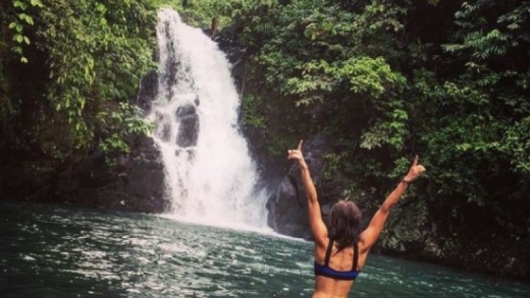 Брадърката Зара се разголи