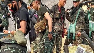 Армията на Мианмар започна атаки от въздуха и морето за