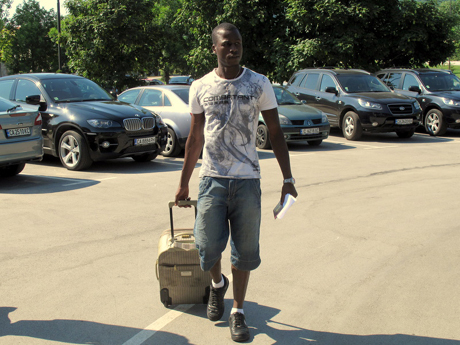 Изгонили Фал заради обувки