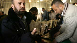 Около 9 5 тона канабисова смола хашиш са иззети от хладилен