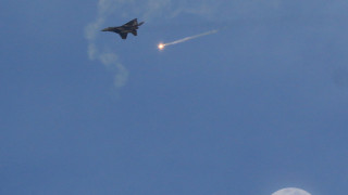 Пакистан е свалил два индийски военни самолета в своето въздушно