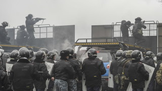 Полицията в най големия казахстански град Алмати съобщи че е арестувала около