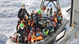 Близо 330 хил. мигранти се добрали до Европа през Средиземно море в 2016-а