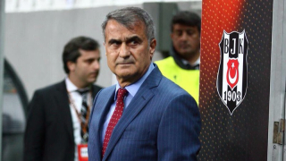 Легендарният турски треньор Шенол Гюнеш се завърна начело на отбора