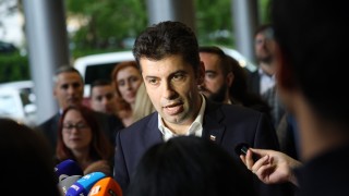 Кирил Петков отрече да е получавал и обаждане от Алексей Петров