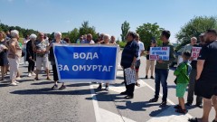 Жителите на Омуртаг блокираха пътя София - Варна