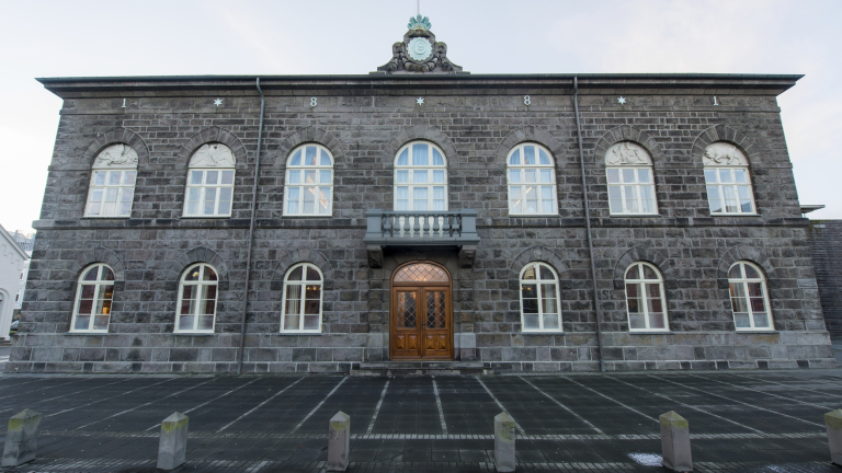 Пирати "превземат" най-стария парламент в света