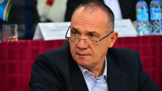 Генералният секретар на Словенската федерация по борба Станислав Сернек отдели