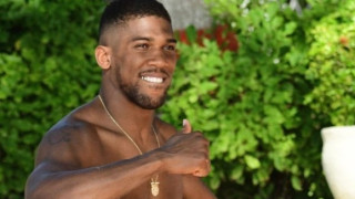 Антъни Джошуа е заработил 32 млн паунда извън ринга Световният шампион