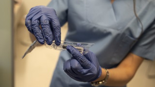 ще започне да публикува и броя на безсимптомните случаи на