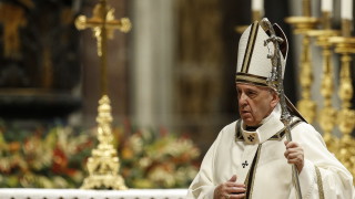Папа Франциск съветва хората да отхвърлят бога на парите както