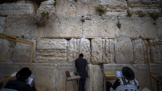 Израелският парламент прие закон който позволява на правителството да споделя