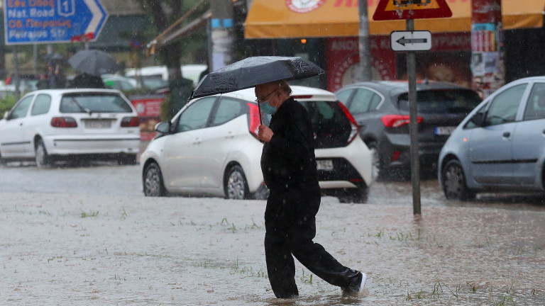След сериозните наводнения в Атина, предизвикани в четвъртък от бурята
