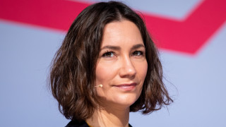 Германския министър по семейните въпроси Ане Шпигел подаде оставка след