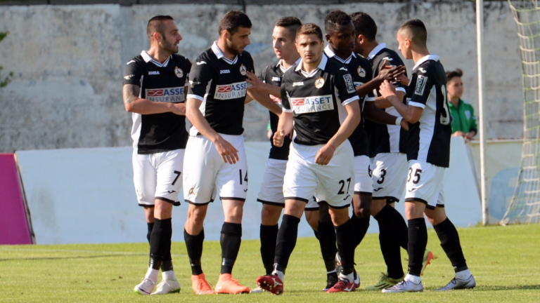 Славия с оферта към защитник