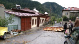 Буря отнесе покриви на къщи, събори дървета и спря тока в Смолянско