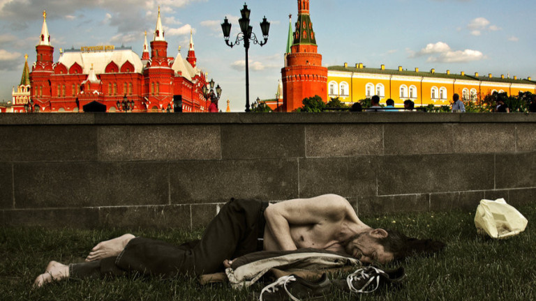 Нивото на бедност в Русия остава високо, но доходите постепенно растат