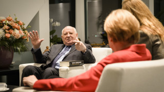 Михаил Горбачов последният съветски лидер предупреди да не се изгражда