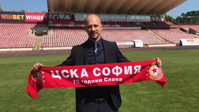 ЦСКА официално представи своя нов старши треньор. Очаквано това е