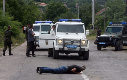 КФОР не пуска храна и лекарства през "Ярине"