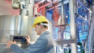 Румъния внася хиляди чужди работници. Но какви са правата на местните?