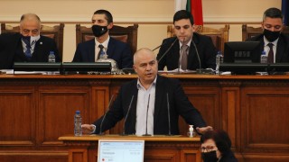 Миене и подмиване в дебата за КЕВР в пленарна зала