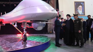 Министерството на отбраната на Иран представи във вторник дрон наподобяващ