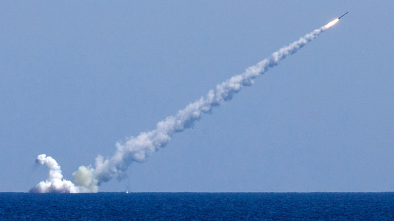 Три крилати ракети от подводницата "Велики Новгород" удариха обекти на ИДИЛ