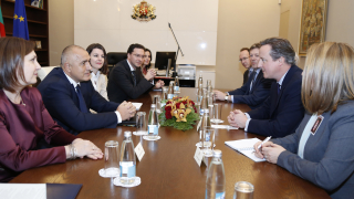 На ЕС са нужни основни изменения, обяви Камерън в София