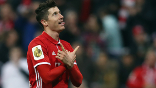 Роберт Левандовски отказа да коментира работата на завърналия се в