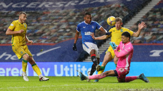 Шотландският Рейндджърс продължава победната си серия В ранния мач за